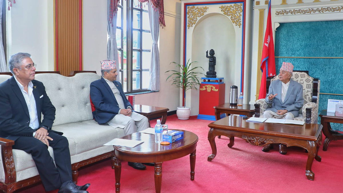 राष्ट्रपतिसँग गर्भनरको भेट 